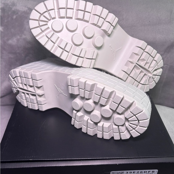 Jordan 1 Brooklyn Low - Picture 14 of 17